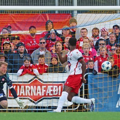 Besta deildin, KA-Þór 0:0, fyrsti leikur á nýjum gervigrasvelli KA. Mynd: Skapti Hallgrímsson