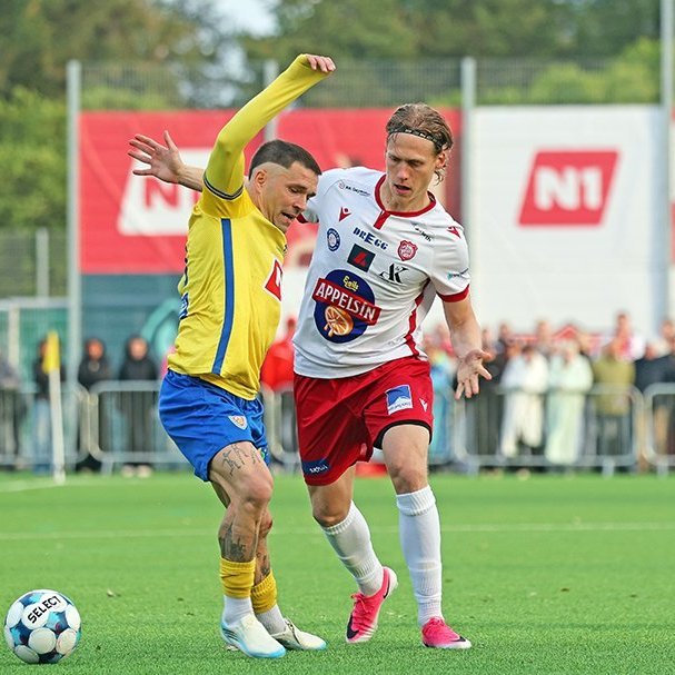 Besta deildin, KA-Þór 0:0, fyrsti leikur á nýjum gervigrasvelli KA. Mynd: Skapti Hallgrímsson
