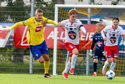 Besta deildin, KA-Þór 0:0, fyrsti leikur á nýjum gervigrasvelli KA. Mynd: Ármann Hinrik