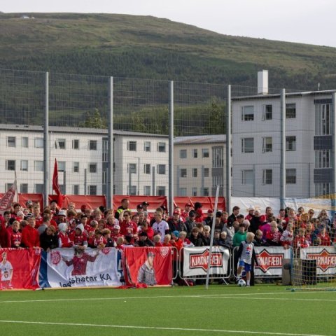 Besta deildin, KA-Þór 0:0, fyrsti leikur á nýjum gervigrasvelli KA. Mynd: Ármann Hinrik
