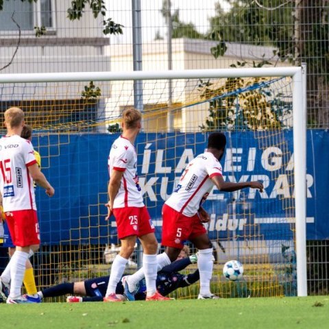 Besta deildin, KA-Þór 0:0, fyrsti leikur á nýjum gervigrasvelli KA. Mynd: Ármann Hinrik