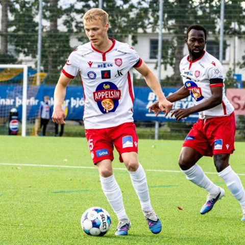 Besta deildin, KA-Þór 0:0, fyrsti leikur á nýjum gervigrasvelli KA. Mynd: Ármann Hinrik