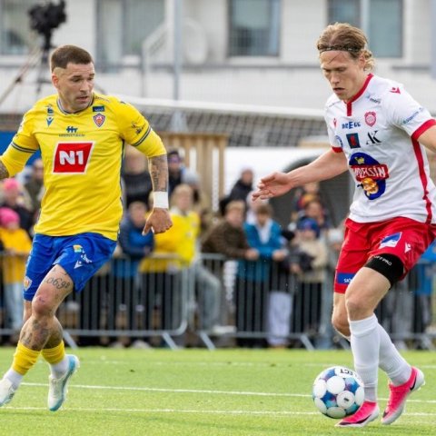 Besta deildin, KA-Þór 0:0, fyrsti leikur á nýjum gervigrasvelli KA. Mynd: Ármann Hinrik
