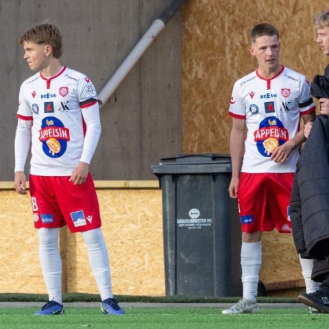Besta deildin, KA-Þór 0:0, fyrsti leikur á nýjum gervigrasvelli KA. Mynd: Ármann Hinrik