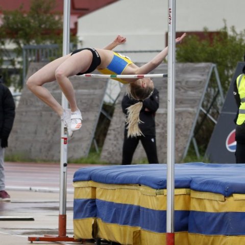 Hástökk - Helga Þóra Sigurjónsdóttir, Fjölni, sem varð í öðru sæti, svífur yfir 1,65 m. Ljósmynd © Skapti Hallgrímsson.