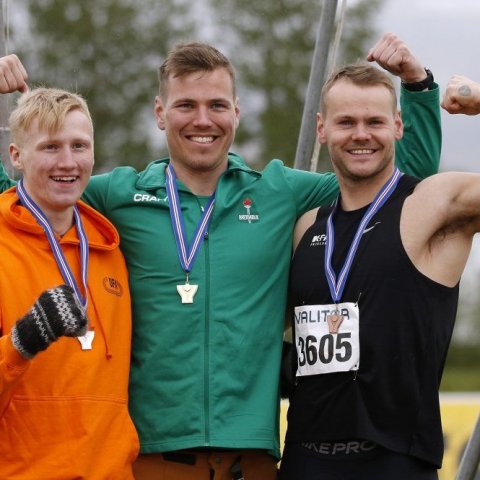 Langstökk - Á verðlaunapalli, frá vinstri: Birnir Vagn Finnsson, UFA, Ingi Rúnar Kristinsson, Breiðabliki, og Andri Fannar Gíslason, KFA. Ljósmynd © Skapti Hallgrímsson.