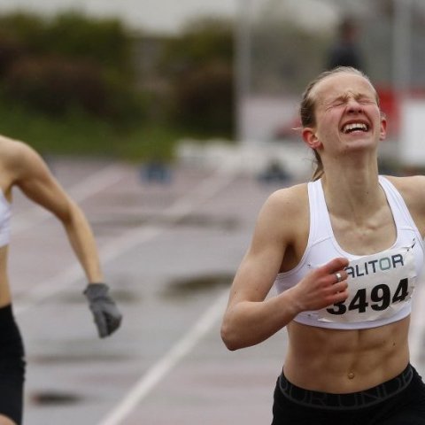 800 metra hlaup - Ísold Sævarsdóttir (3494) úr FH kemur fyrst í mark, Elín Sóley Sigurbjörnsdóttir (3491), einnig úr FH, varð önnur. Ljósmynd © Skapti Hallgrímsson.