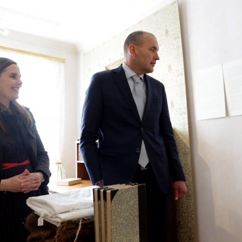 Flóra menningarhús opnað á Sigurhæðum.