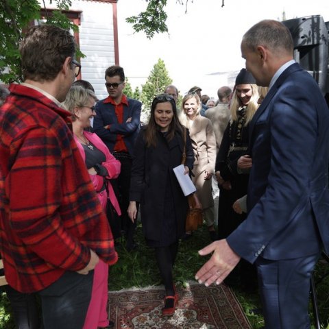 Kristján Ingimarsson leikari, Halla Björk Reynisdóttir þáverandi forsæti bæjarstjórnar á Akureyri, Katrín Jakobsdóttir forsætisráðherra og Guðni Th. Jóhannesson, forseti Íslands.