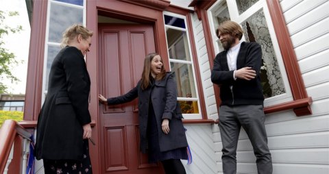 Kristín Þóra Kjartansdóttir, Katrín Jakobsdóttir og Þórarinn Blöndal, sem hannaði sýninguna á Sigurhæðum