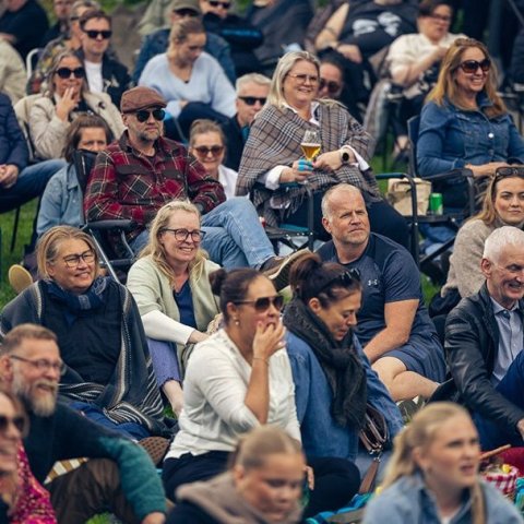 Mugison; notalegir tónleikar og sögustund í Lystigarðinum á Akureyri. Mynd: Daníel Starrason