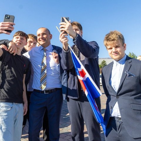 Guðni og Eliza heimsóttu Verkmenntaskólann. Ljósmynd: Hilmar Friðjónsson