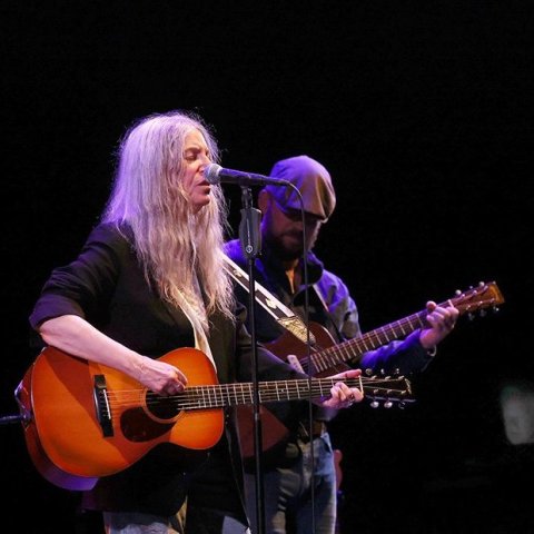 Patti Smith og Jackson sonur hennar á sviðinu í Hofi. Mynd: Skapti Hallgrímsson