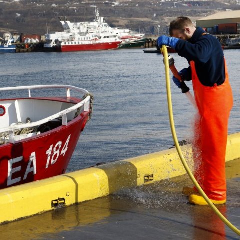 Síðustu handtökin áður en farið er aftur um borð.