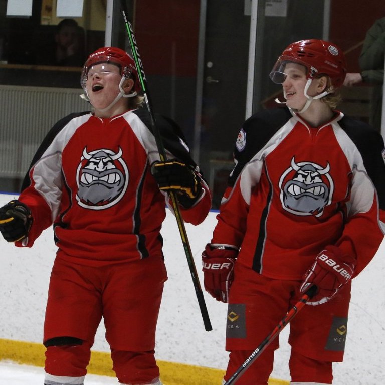 19. mars 2021 - SA Víkingar vinna Skautafélag Reykjavíkur 8:3 í Skautahöllinni á Akureyri og tryggja sér þar með deildarmeistaratitilinn þrátt fyrir að eiga þrjá leiki eftir. SA hefur unnið átta af níu leikjum vetrarins. Ljósmynd: Skapti Hallgrímsson.