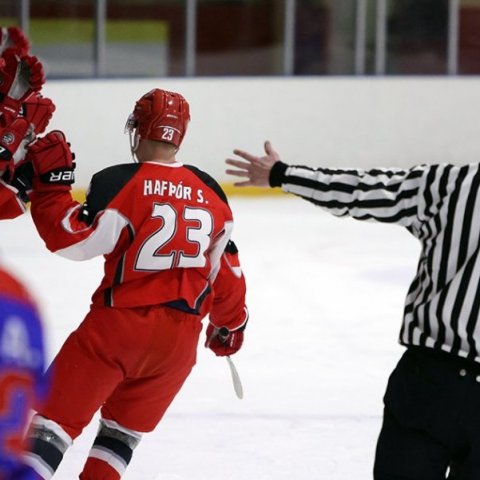 3:3 - Hafþór Andri Sigrúnarson fagnar með félögum sínum eftir að hann jafnaði með öðru marki sínu í leiknum. Ljósmynd: Skapti Hallgrímsson