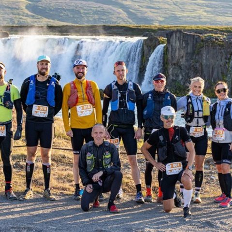 100 km hlaupararnir fóru af stað við Goðafoss. Ljósmynd: Ármann Hinrik