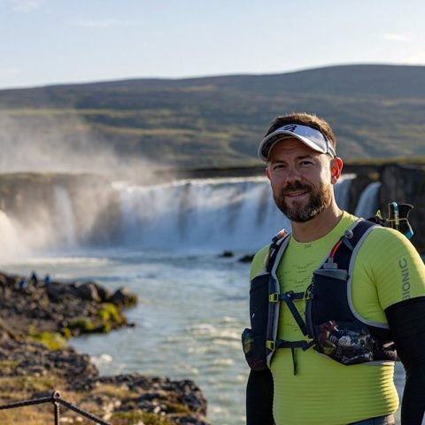 100 km hlaupararnir fóru af stað við Goðafoss. Ljósmynd: Ármann Hinrik