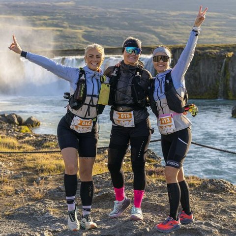 100 km hlaupararnir fóru af stað við Goðafoss. Ljósmynd: Ármann Hinrik