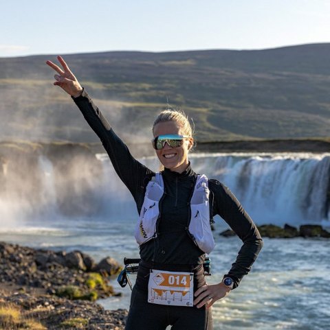 Hulda Elma Eysteinsdóttir og aðrir 100 km hlauparar fóru af stað við Goðafoss. Ljósmynd: Ármann Hinrik