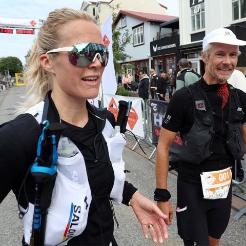 Hulda Elma Eysteinsdóttir sigraði í 100 km hlaupi kvenna. Andri Teitsson, sem einnig hljóp 100 km, kom í mark á sama tíma og Elma. Til gamans má geta þess að bæði sitja í bæjarstjórn Akureyrar fyrir L-listann. Ljósmynd: Skapti Hallgrímsson