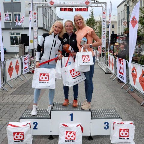 Þrjár fyrstu í Fálkanum, 18 km hlaupinu, frá vinstri. Halldóra Huld Ingvarsdóttir (2), Íris Anna Skúladóttir (1) og Anna Berglind Pálmadóttir (3). Ljósmynd: Skapti Hallgrímsson