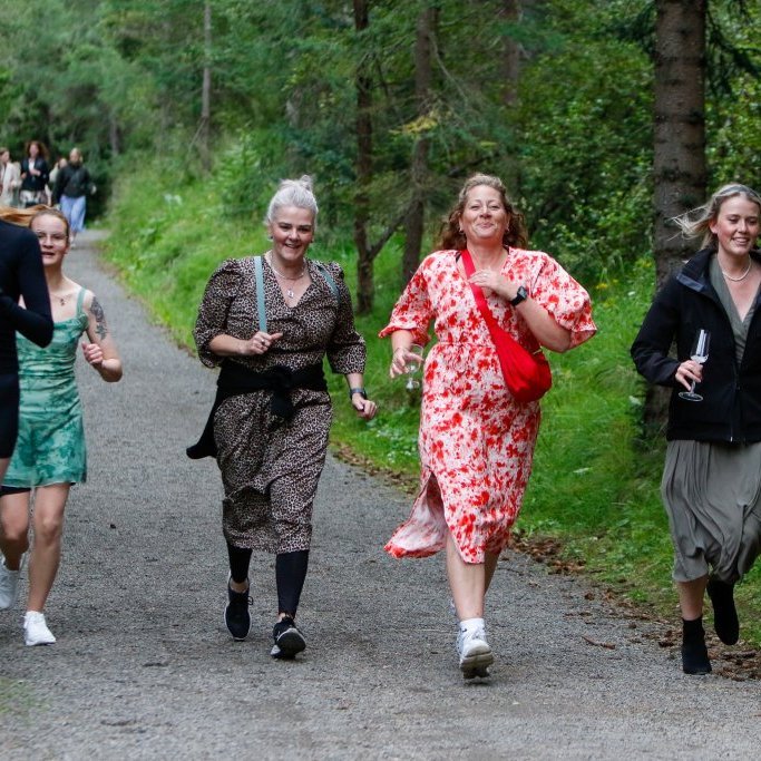 Sumarkjóla- og freyðivínshlaupið 2025. Ljósmyndari: Rakel Hinriksdóttir