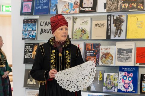 Bryndís Símonardóttir kynnti hvítsaumsnámskeið sem haldið verður á Safnasafninu í vetur. Mynd: Axel Darri Þórhallsson