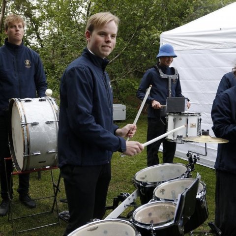 17. júní – Hátíðarsamkoma í Lystigarðinum. Lúðrasveit Akureyrar lék bæði í skrúðgöngu frá Hamarkotstúni að Lystigarðinum, og á samkomunni í garðinum. © Skapti Hallgrímsson.