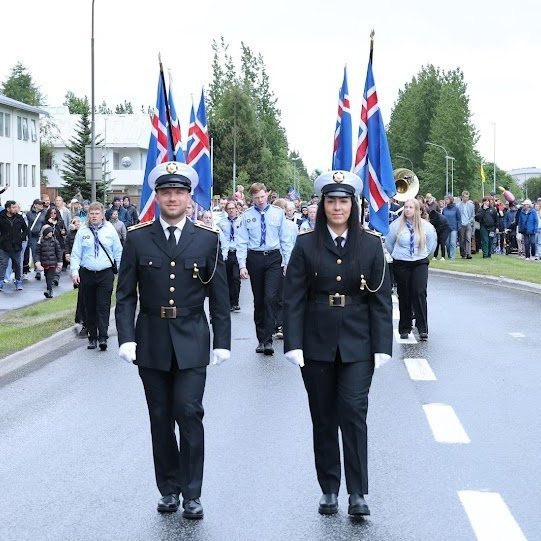Þjóðhátíðardagurinn 2026 - Skrúðganga Skátafélagsins Klakks og Lúðrasveitar Akureyrar frá Gamla húsmæðraskólanum við Þórunnarstræti suður í Lystigarðinn. Mynd: Þorgeir Baldursson