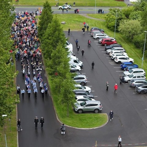Þjóðhátíðardagurinn 2026 - Skrúðganga Skátafélagsins Klakks og Lúðrasveitar Akureyrar frá Gamla húsmæðraskólanum við Þórunnarstræti suður í Lystigarðinn. Mynd: Þorgeir Baldursson