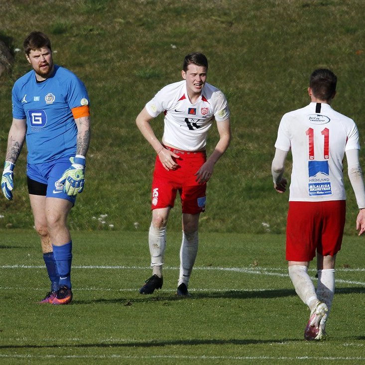 Magni - Þór 3:4 í 20. umferð Lengjudeildarinnar, 4. október 2020. Guðni Sigþórsson rennblautur eftir „sundsprett“ á vellinum. Ljósmynd: Skapti Hallgrímsson