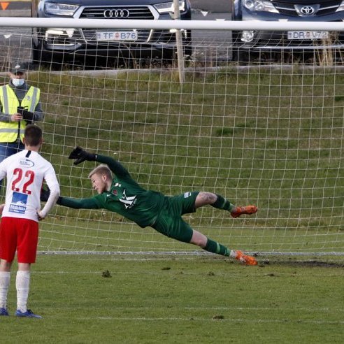 Magni - Þór 3:4 í 20. umferð Lengjudeildarinnar, 4. október 2020. Kairo Asa Jacob Edwards-John skýtur framhjá úr víti á lokaandartökum leiksins. Ljósmynd: Skapti Hallgrímsson