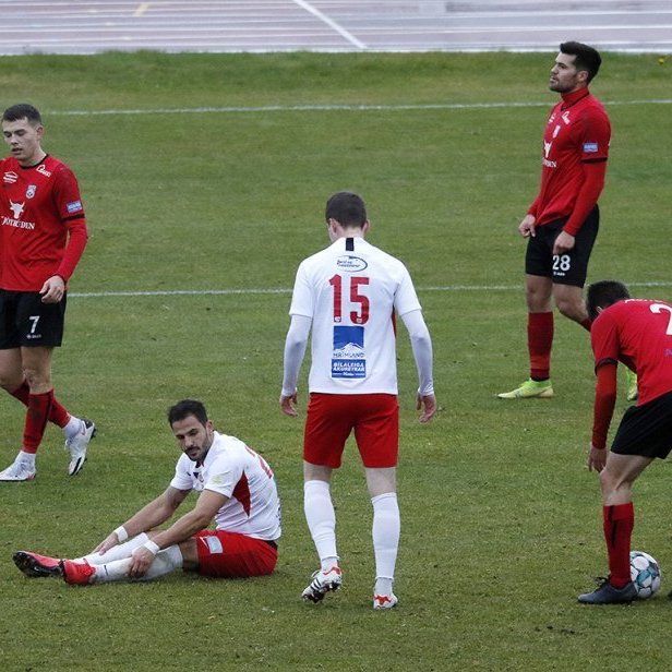 Þór - Afturelding 1:1 í 19. umferð Lengjudeildarinnar, 29. september 2020. Alvaro Montejo sitjandi eftir að brotið var á honum og víti dæmt. Ljósmynd: Skapti Hallgrímsson