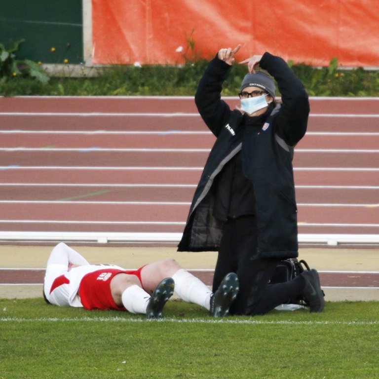 Þór - Keflavík 1:3 í 16. umferð Lengjudeildarinnar, 7. september 2020. Skipting! Iðunn Elfa Bolladóttir lætur vita að Jakob Franz Pálsson, sem meiddist, verði að fara út af. Ljósmynd: Skapti Hallgrímsson