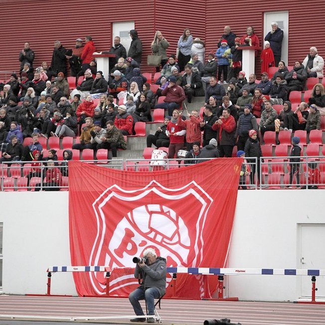 Þór - Magni 3:0 í 7. umferð Lengjudeildarinnar, 22. júlí 2020. Páll Jóhannesson og Þórir Tryggvason fylgjast grannt með gangi mála í gegnum linsur sínar. Ljósmynd: Skapti Hallgrímsson