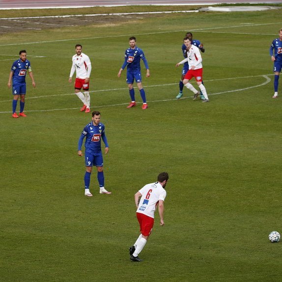 Þór - Víkingur, Ólafsvík 1:0 í 10. umferð Lengjudeildarinnar, 16. september 2020. Ólafur Aron Pétursson býr sig undir að taka aukaspyrnu - sem hann skoraði úr! Ljósmynd: Skapti Hallgrímsson