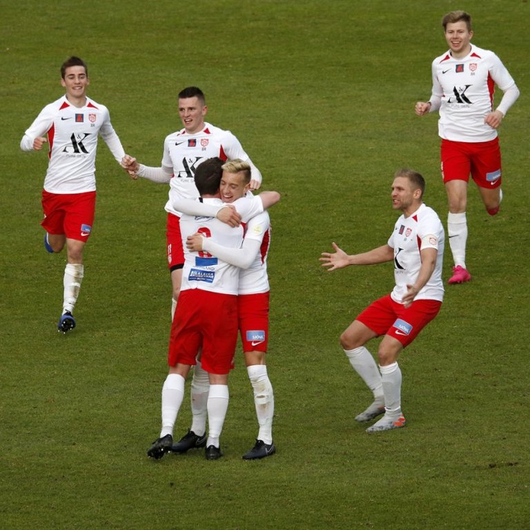 Þór - Víkingur, Ólafsvík 1:0 í 10. umferð Lengjudeildarinnar, 16. september 2020. Marki Ólafs Arons Péturssonar fagnað. Nikola Kristinn Stojanovic, Fannar Daði Malmquist Gíslason, Ólafur Aron, Elmar Þór Jónsson, Sveinn Elías Jónsson og Jakob Snær Árnason. Ljósmynd: Skapti Hallgrímsson