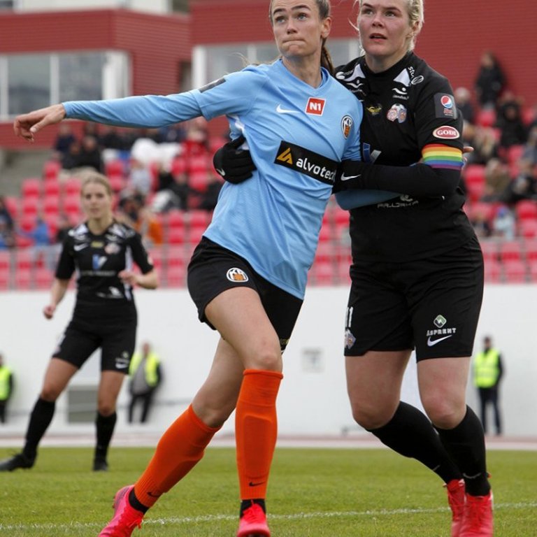 Þór/KA - KR 2:1 í 8. umferð Pepsi Max deildarinnar, 28. júlí 2020. Katrín Ásbjörnsdóttir, miðherji KR, og Arna Sif Ásgrímsdóttir fyrirliði Þórs/KA. Ljósmynd: Skapti Hallgrímsson.