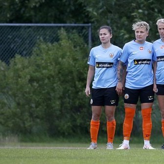 Þór/KA - KR 2:1 í 8. umferð Pepsi Max deildarinnar, 28. júlí 2020. Jakobína Hjörvarsdóttir (13) um það bil að taka aukaspyrnu, hún sendi boltann vel fyrir markið þar sem Margrét Árnadóttir skoraði; Margrét var nýkomin inn á og hafði ekki snert boltann áður en hún skoraði. Ljósmynd: Skapti Hallgrímsson.