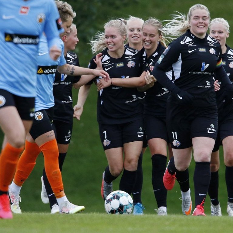 Þór/KA - KR 2:1 í 8. umferð Pepsi Max deildarinnar, 28. júlí 2020. Jöfnunarmarki Margrétar Árnadóttur fagnað. Maria Catharina Ólafsdóttir Gros, Margrét Árnadóttir, Jakobína Hjörvarsdóttir, Berglind Baldursdóttir, Arna Sif Ásgrímsdóttir og Hulda Ósk Jónsdóttir. Ljósmynd: Skapti Hallgrímsson.