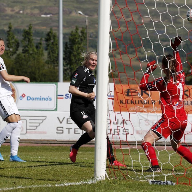 Þór/KA - ÍBV 4:0 í 2. umferð Pepsi Max deildarinnar, 20. júní 2020. Arna Sif Ásgrímsdóttir skorar með skalla af miklu harðfylgi. Ljósmynd: Skapti Hallgrímsson.