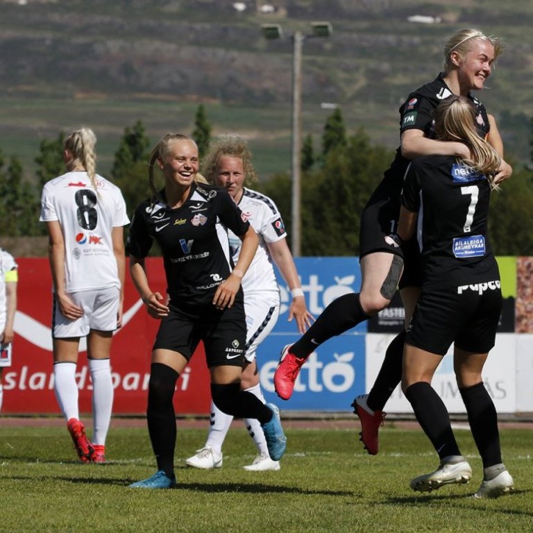 Þór/KA - ÍBV 4:0 í 2. umferð Pepsi Max deildarinnar, 20. júní 2020. Arna Sif Ásgrímsdóttir fagnar eftir að hún skoraði, ásamt Margréti Árnadóttur (7) og Jakobínu Hjörvarsdóttur. Ljósmynd: Skapti Hallgrímsson.