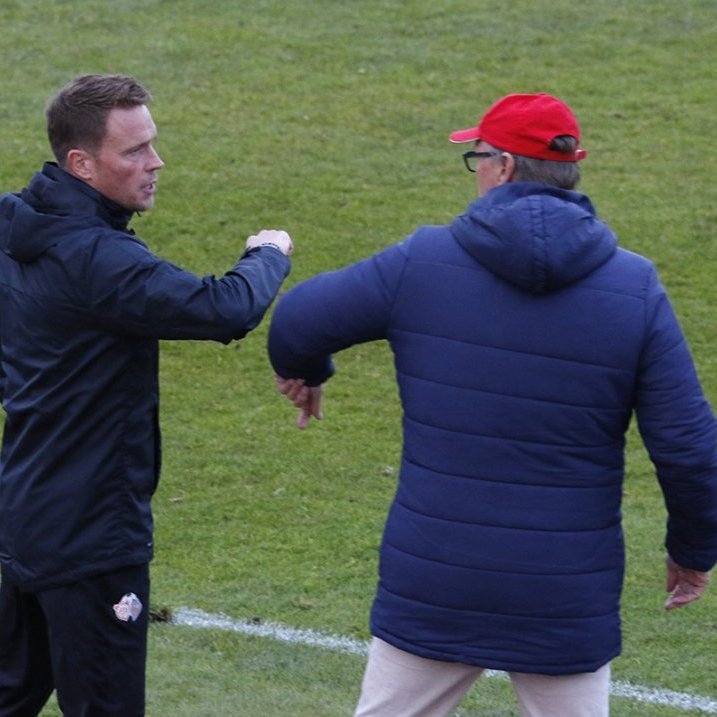 Þór/KA - Valur 0:2 í 12. umferð Pepsi Max deildarinnar, 28. ágúst 2020. Andri Albertsson þjálfari Þórs/KA og Pétur Pétursson þjálfari Vals eftir leikinn. Ljósmynd: Skapti Hallgrímsson.