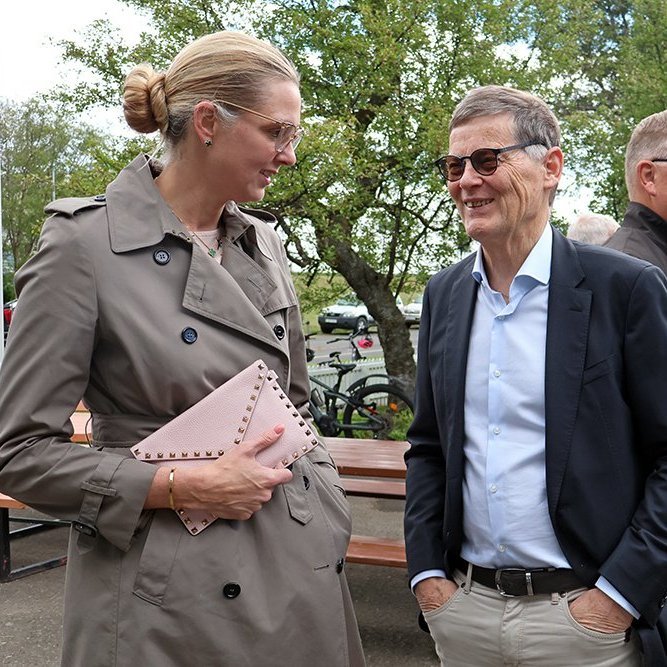 Sýningin „Fagur fiskur úr sjó“ opnuð í Iðnaðarsafninu í tilefni 80 ára afmælis Útgerðarfélags Akureyringa. Ásthildur Sturludóttir bæjarstjóri á Akureyri og Þorsteinn Már Baldvinsson forstjóri Samherja. Mynd: Skapti Hallgrímsson