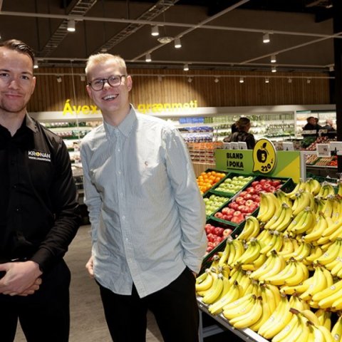 Bjarki Kristjánsson verslunarstjóri og Ásgeir Ingi Valtýsson starfsmaður markaðsdeildar Krónunnar.