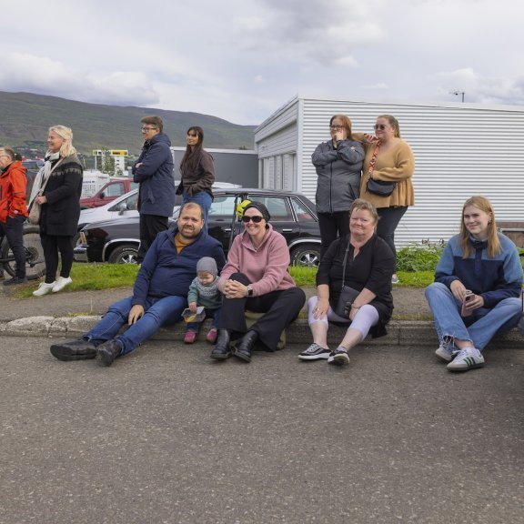 Jokka og Ívar Helgason buðu til heimatónleika í Lönguhlíð 10 síðdegis, sunnudagur 3. ágúst 2025. Mynd: Hilmar Friðjónsson. Mynd: Hilmar Friðjónsson