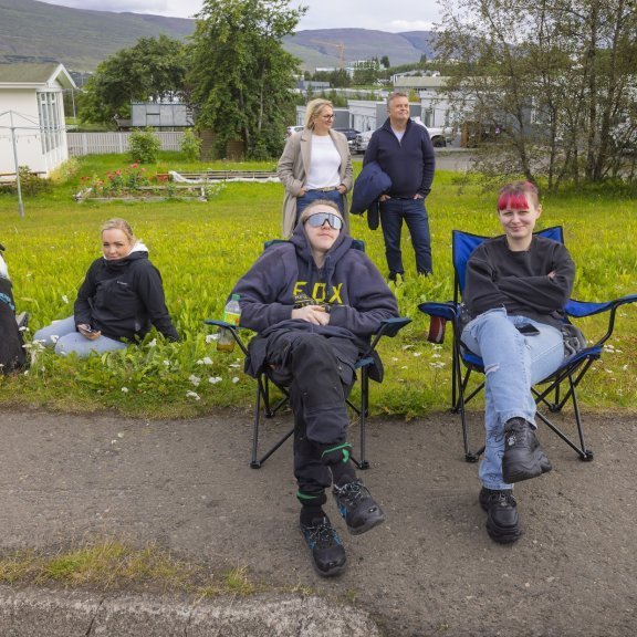 Jokka og Ívar Helgason buðu til heimatónleika í Lönguhlíð 10 síðdegis, sunnudagur 3. ágúst 2025. Mynd: Hilmar Friðjónsson. Mynd: Hilmar Friðjónsson