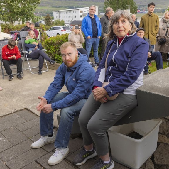 Jokka og Ívar Helgason buðu til heimatónleika í Lönguhlíð 10 síðdegis, sunnudagur 3. ágúst 2025. Mynd: Hilmar Friðjónsson. Mynd: Hilmar Friðjónsson