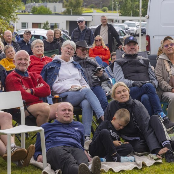Jokka og Ívar Helgason buðu til heimatónleika í Lönguhlíð 10 síðdegis, sunnudagur 3. ágúst 2025. Mynd: Hilmar Friðjónsson. Mynd: Hilmar Friðjónsson